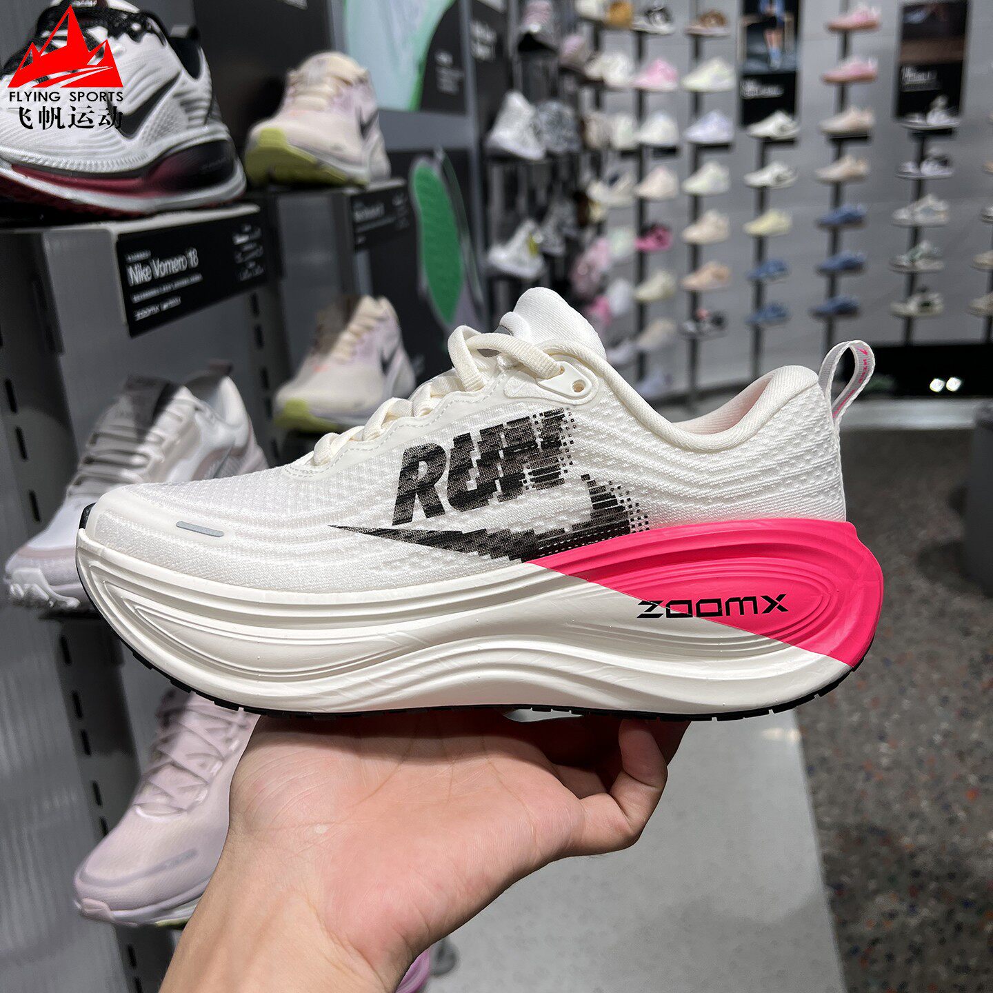 Nike耐克女鞋2026冬款VOMERO PLUSI缓震透气厚底跑步鞋IZ6183-101