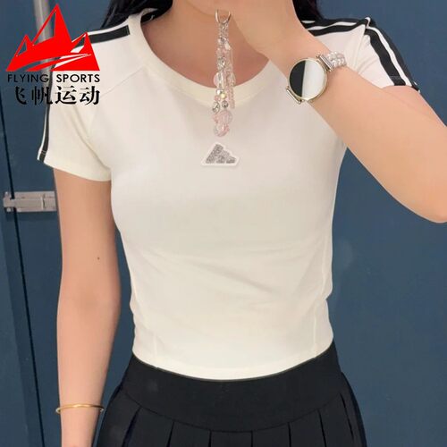 阿迪达斯女装2026夏季三条纹修身短款亮钻休闲圆领短袖T恤 KS0276