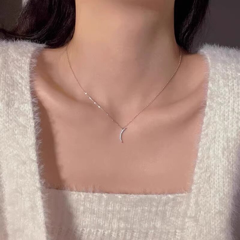 锆石月亮项链女轻奢ins冷淡风气质学生弯月吊坠不锈钢锁 骨链