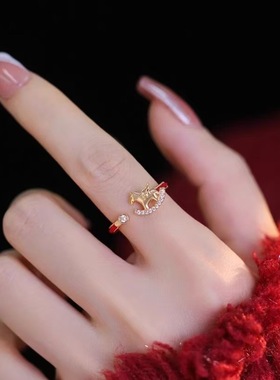 2026年本命年马年红绳小马戒指女马上有钱精致时尚百搭可调食指戒