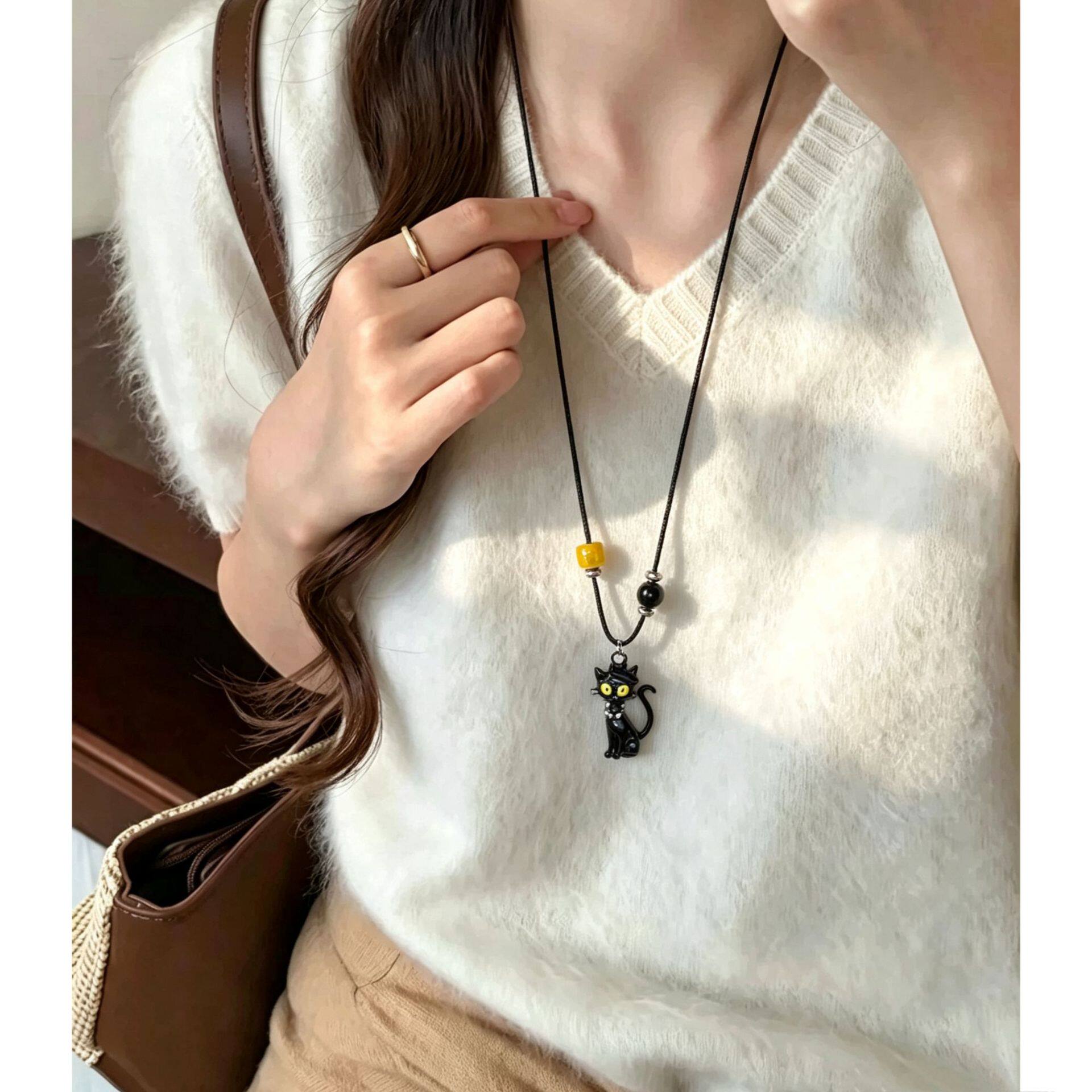 日系小众软萌立体小猫串珠蜡绳项链女甜酷小众撞色猫咪抽拉毛衣链
