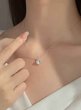 小红书同款月光石项链女新款轻奢小众花朵吊坠设计感锁骨链新款