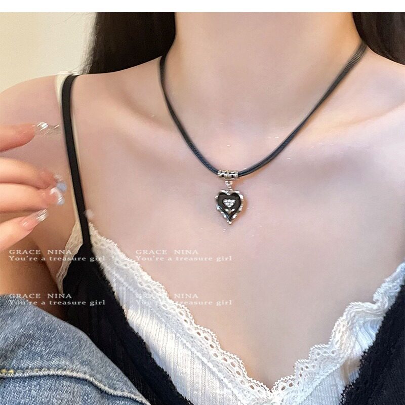 复古轻奢玫瑰花爱心吊坠项链女2024新款爆款潮ins锁骨链小众设计
