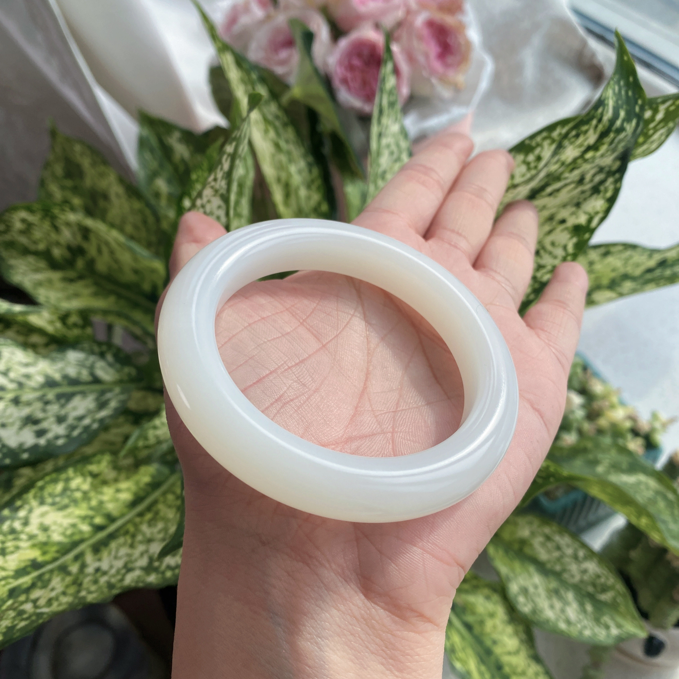 新疆和田玉羊脂白细腻油润精美和手饰