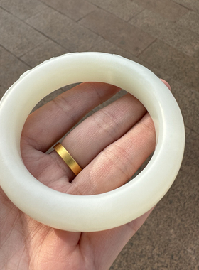 新疆和田玉且末白玉羊脂白玉手镯泥鳅背玉兰花俏雕手镯油脂油糯