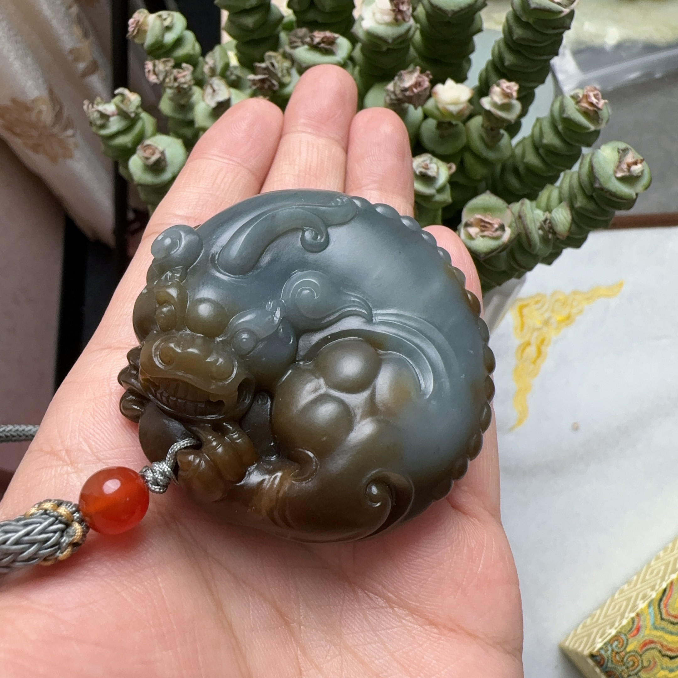 新疆和田玉且末料糖青花貔貅吊坠油润细腻皮休挂件老余和田玉