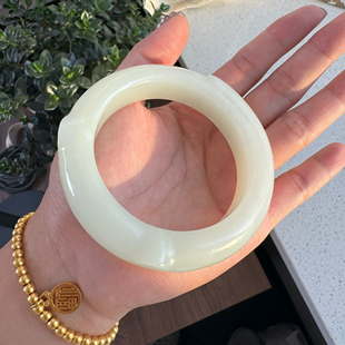 新疆和田玉且末白镯油润细腻猫猫镯胖猫猫