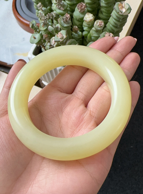 新疆和田玉若羌黄口手镯鸡油黄手镯油润细腻油膏料手镯