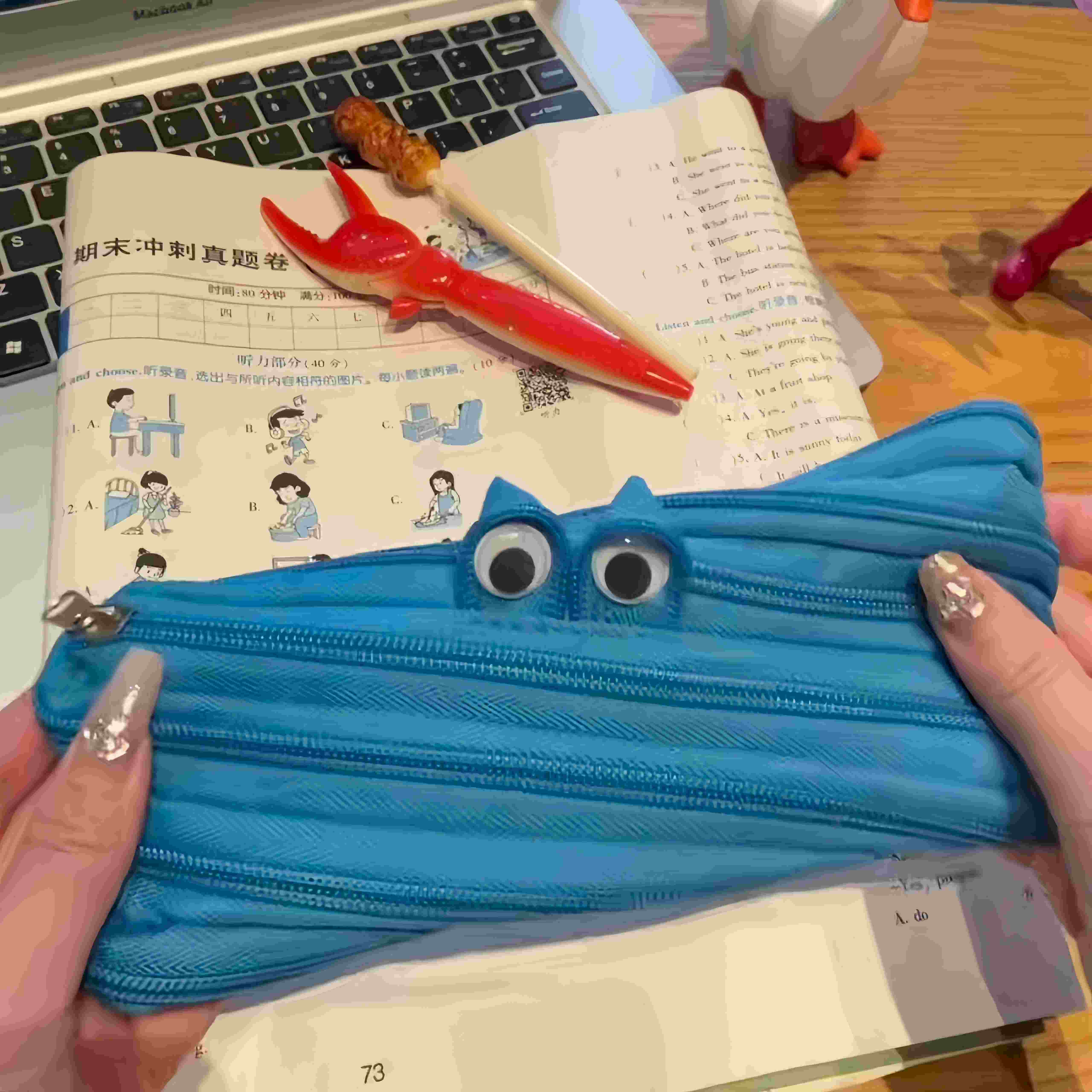 创意搞怪一根拉链笔袋卡通学生小众铅笔袋学生小众铅笔文具盒大容