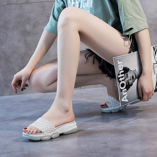 显脚小拖鞋 网红ins平底凉拖女 女夏外穿沙滩2025新款 厚底真皮凉鞋