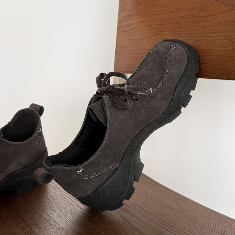 圆头松糕底橡胶胶粘工艺头层猪皮工装鞋