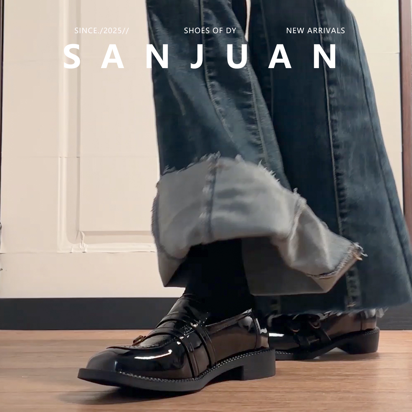 黑色/米白色厚底百搭复古单鞋