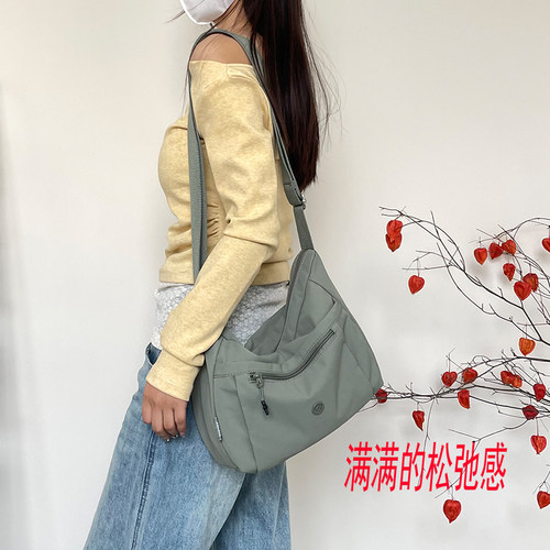 轻便多层单肩包挂包女轻便防水