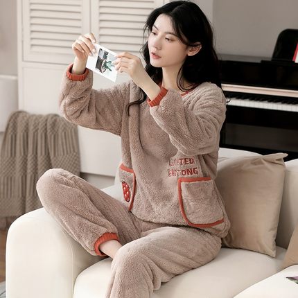 2025年新款睡衣女冬季网红珊瑚绒加厚加绒法兰绒可外穿家居服套装