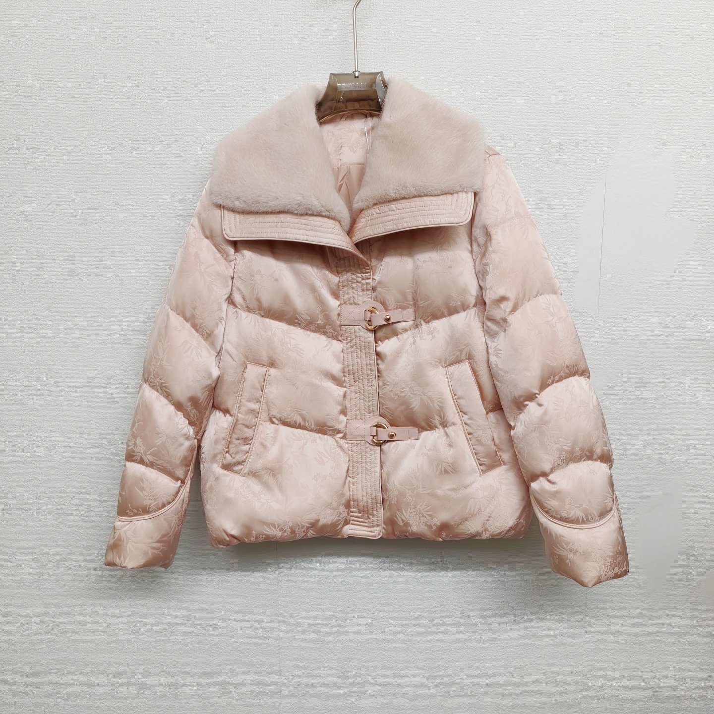 国潮休闲风白鸭绒羽绒服女短款貂绒翻领保暖外套粉色高档冬季新款,女装/女士精品,羽绒服,淘宝优惠券,粉丝福利购,淘宝优惠卷