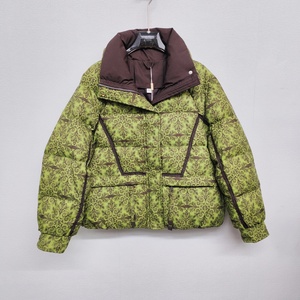 YF25B9902冬款扩版羽绒服时尚印花短款保暖耐脏领洋气女士百搭