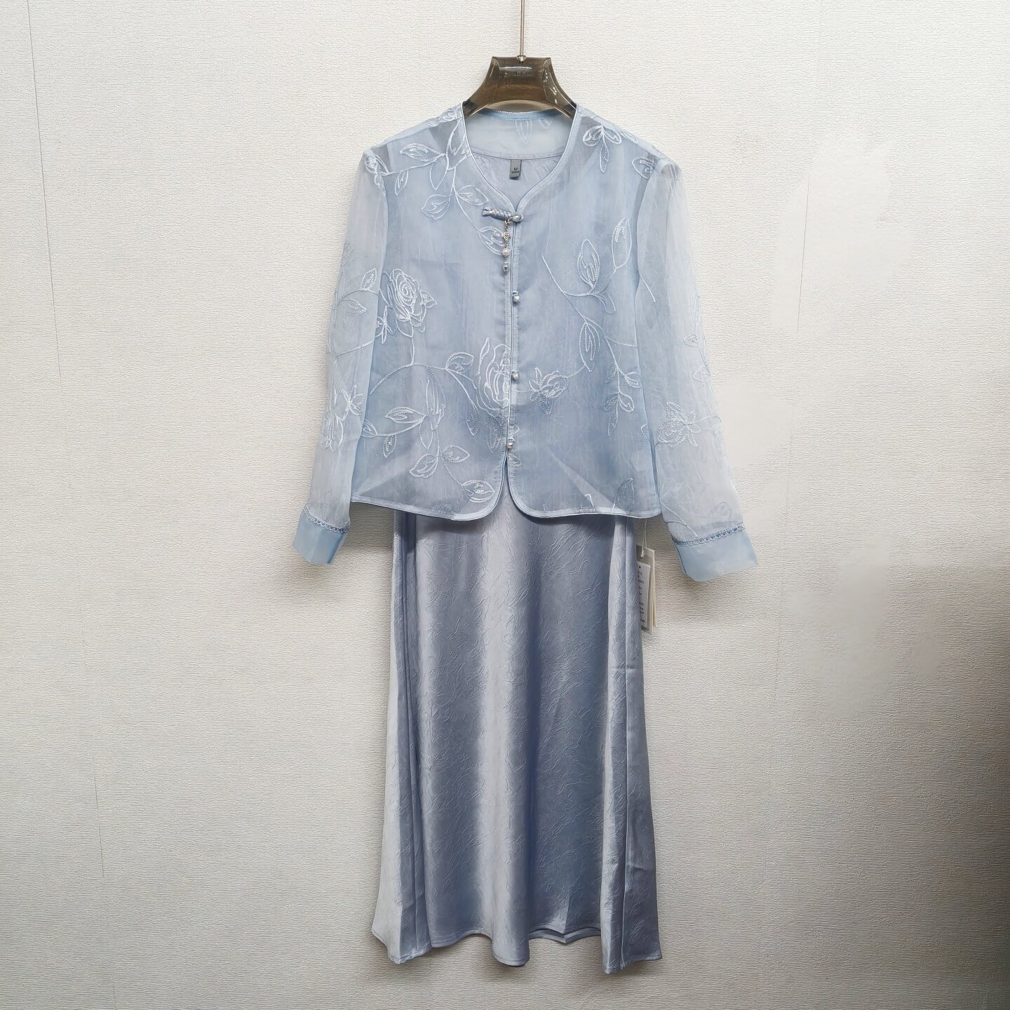 艾26A35高级感母亲节中式套裙重工刺绣长袖外搭配背心长裙春夏款