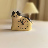 高级感可爱卡通奶牛猫咪座钟表静音奶油风时钟萌系摆件台钟表桌面