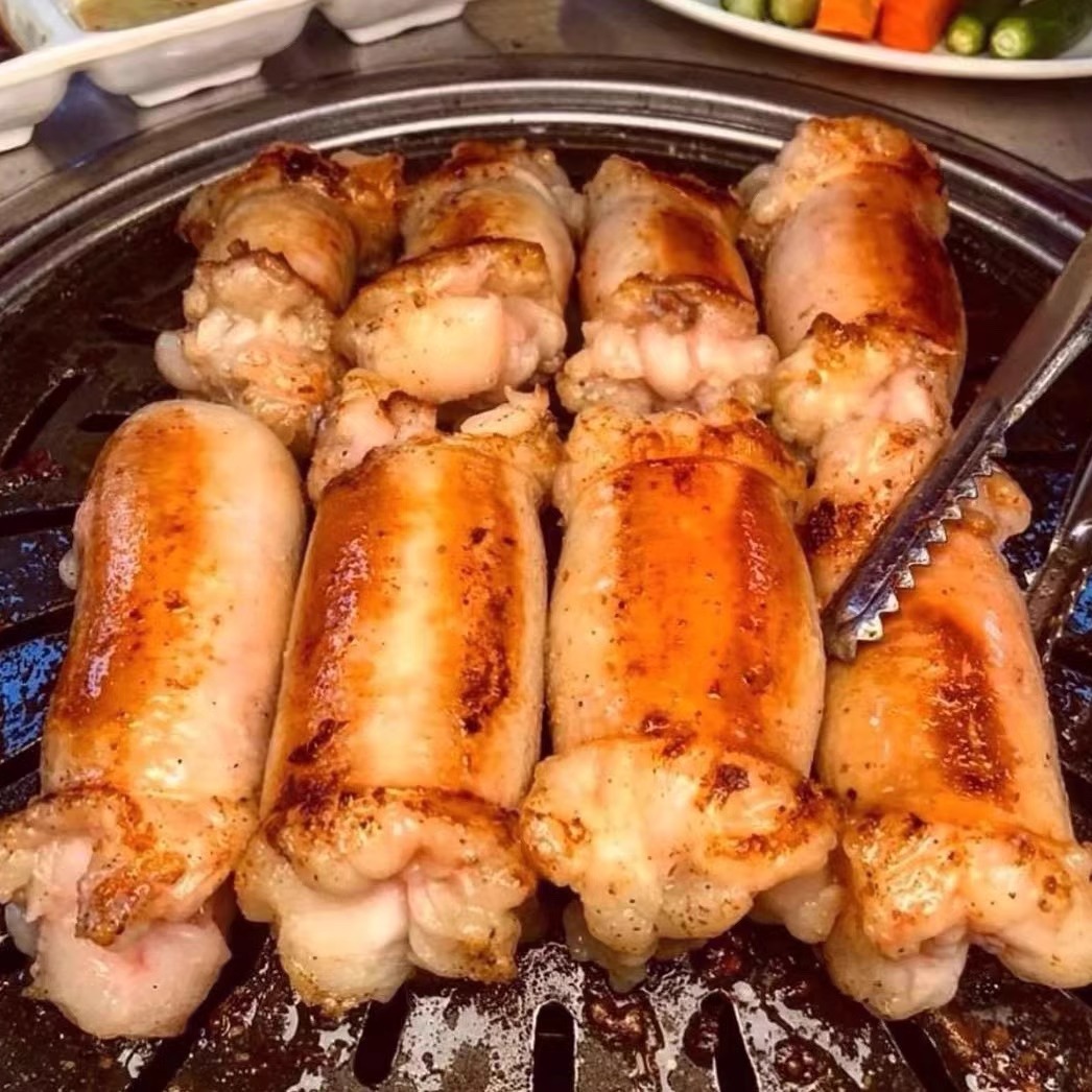 本地黄牛满油肥小肠烧烤好5分熟