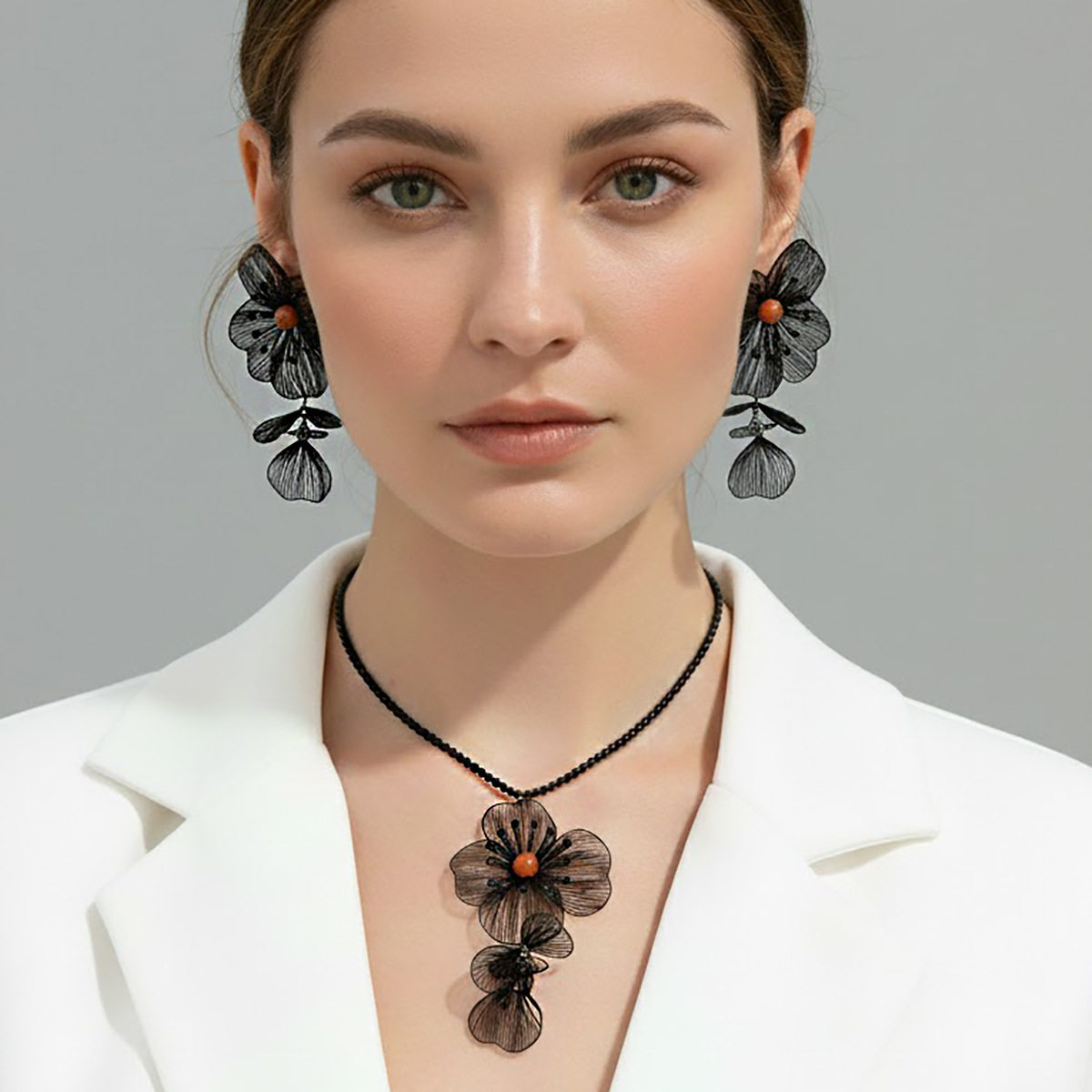 欧美跨境黑色银杏花朵吊坠项链女 创意立体镂空通勤ins花瓣项饰品