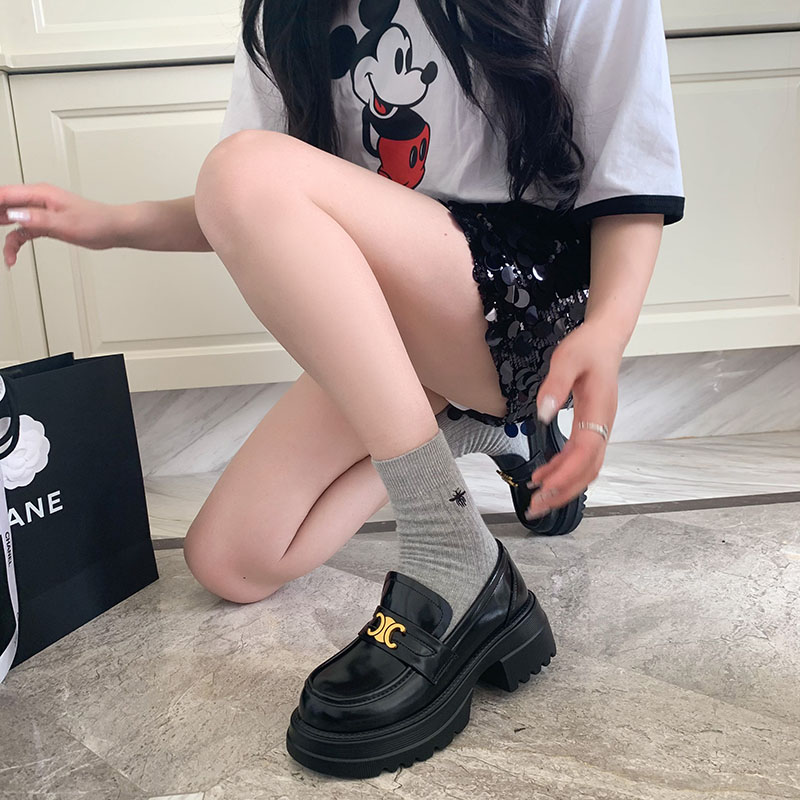 增高6厘米的舒适的小皮鞋