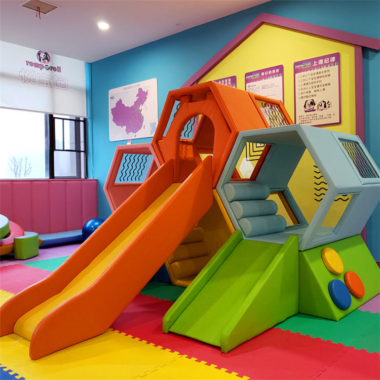 幼儿园蜂巢滑梯早教中心软包玩具儿童软体爬滑组合体能训练游乐园