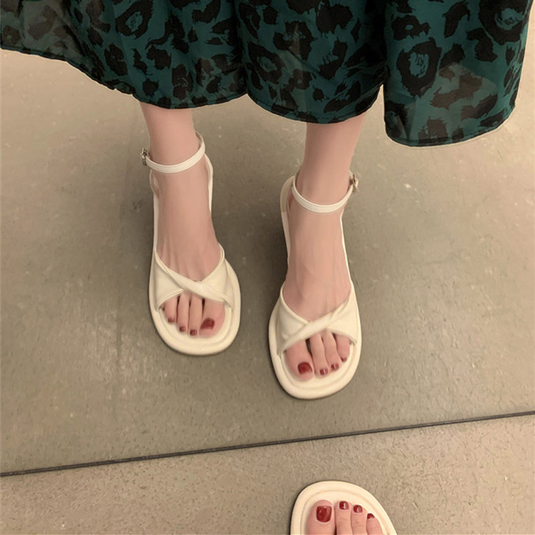 粗跟一字带时装凉鞋仙女风