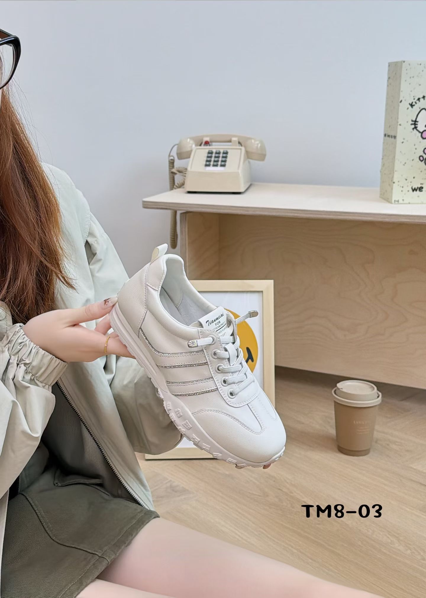 康妮女鞋2026秋真皮轻便橡胶跑步防滑纯色透气运动鞋百搭流行潮鞋