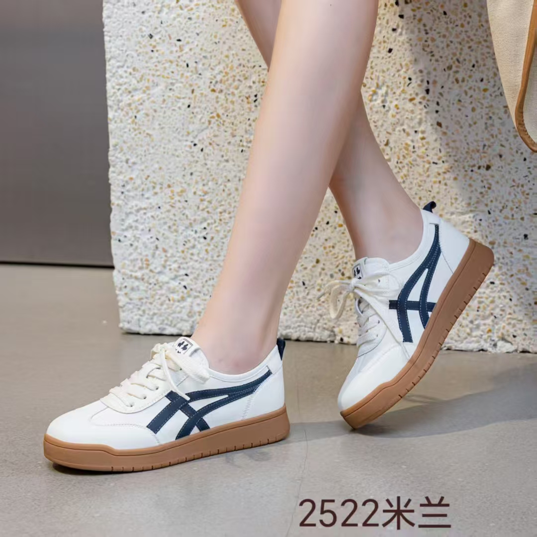 乐诺大码女鞋2025秋真皮软底舒适时尚德训鞋运动休闲小白鞋阿甘鞋