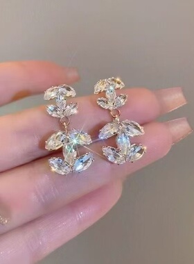 超闪锆石字母耳环甜美轻奢时尚高级感耳钉气质百搭ins冷淡风耳饰