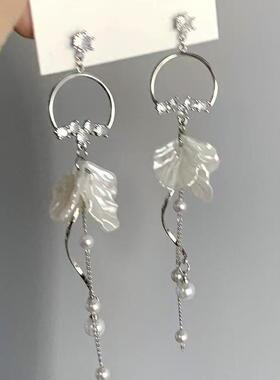 白色花朵流苏珍珠耳钉