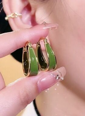 春夏适合的绿色椭圆耳扣