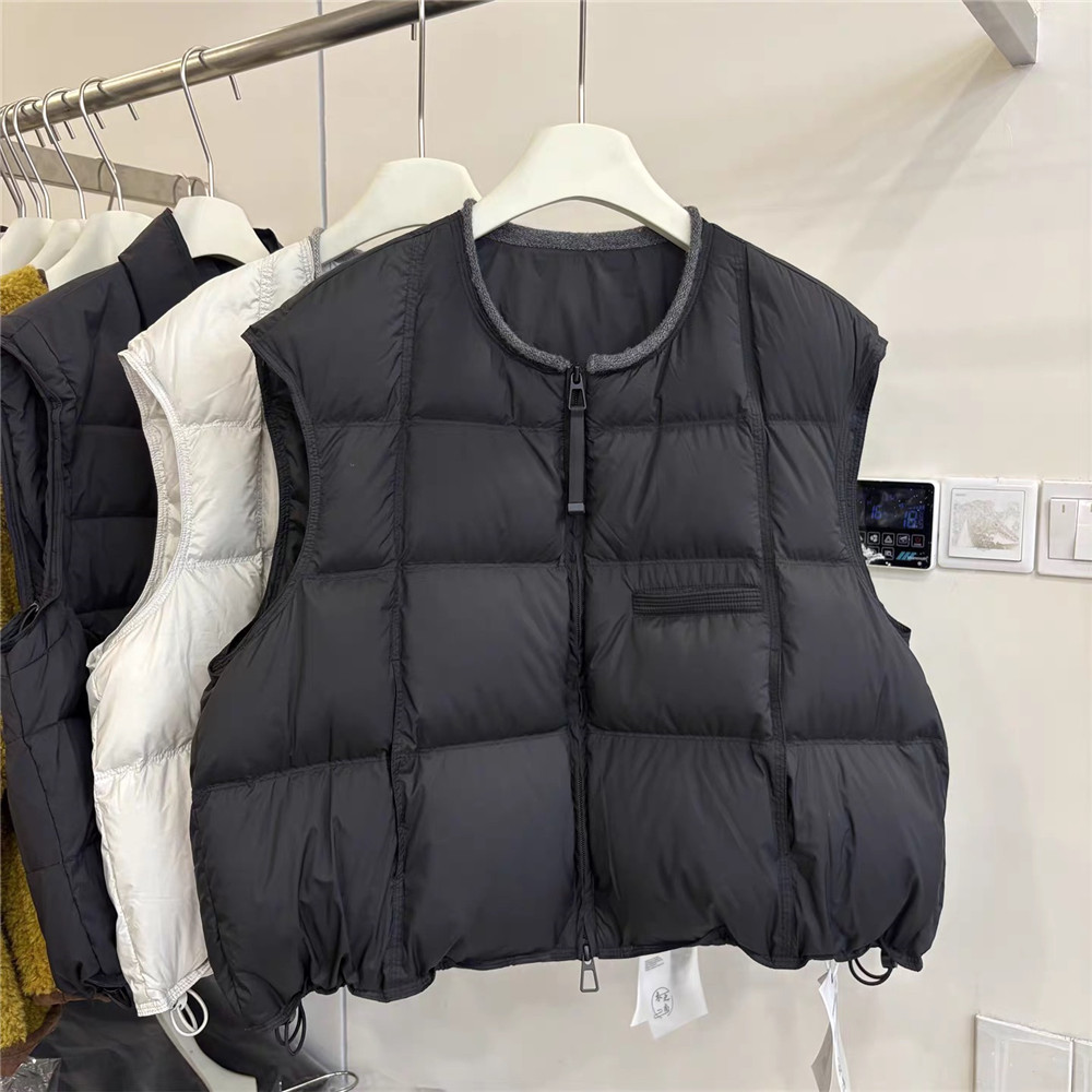 短款圆领宽松外穿白鸭绒马甲背心