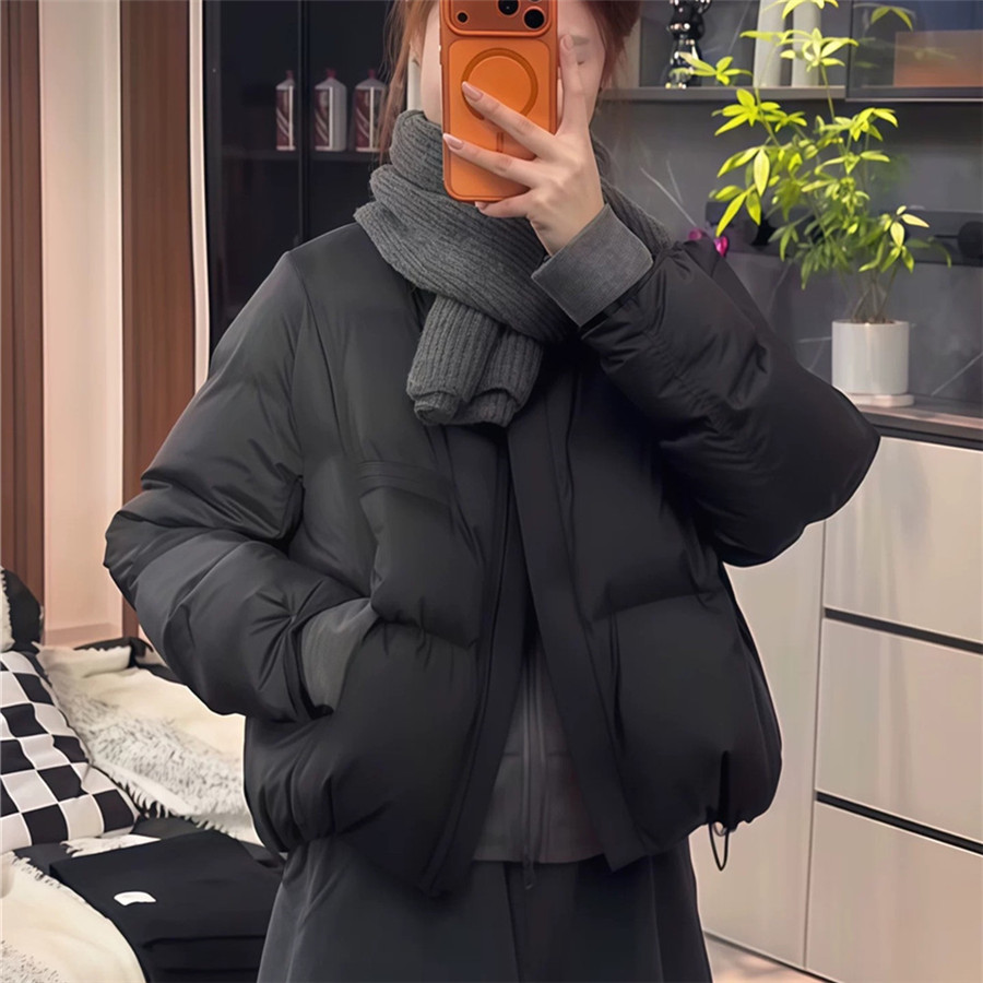 时尚简约圆领宽松休闲保暖羽绒服