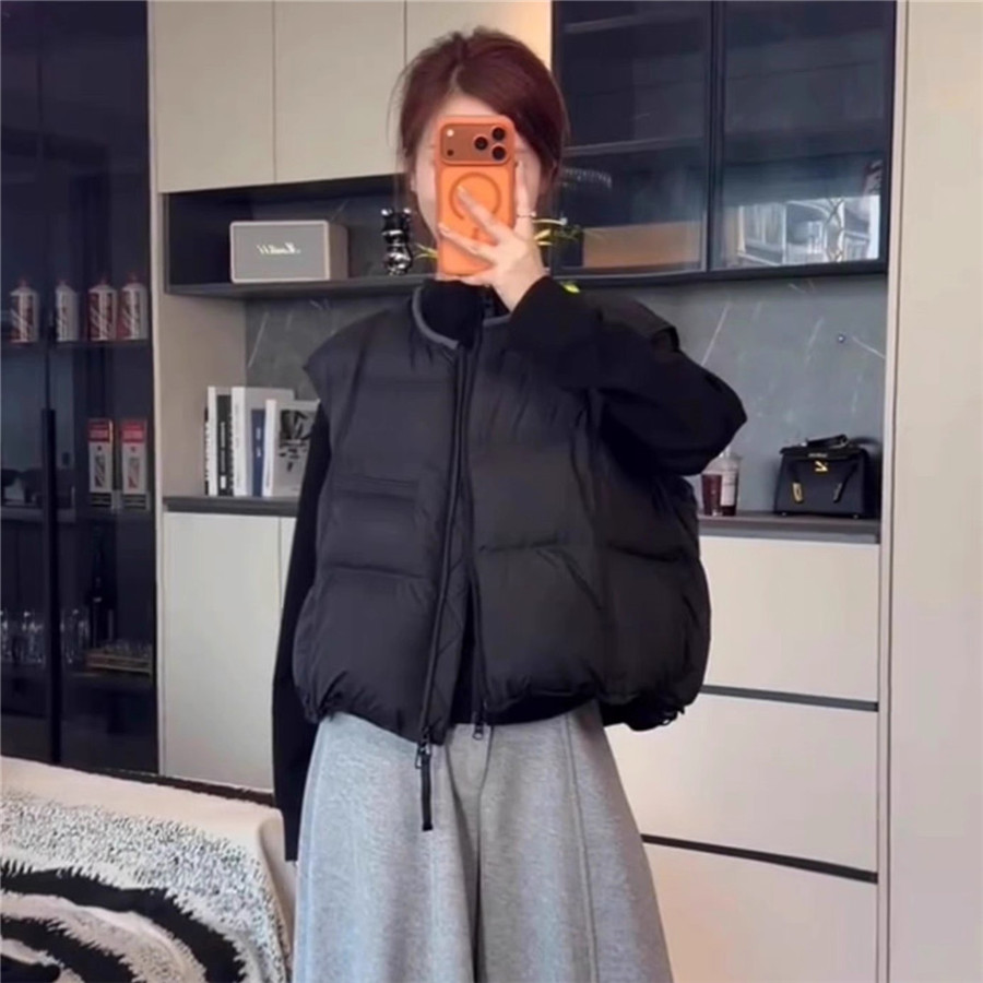 短款圆领宽松休闲白鸭绒马甲背心