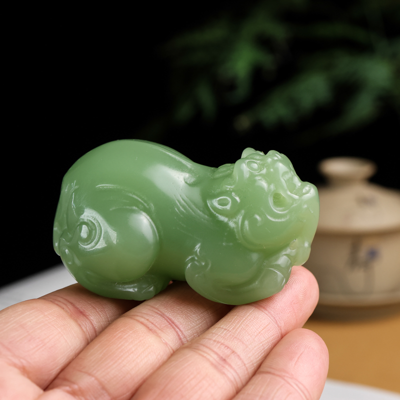 和田玉晴水料貔貅手把件皮休