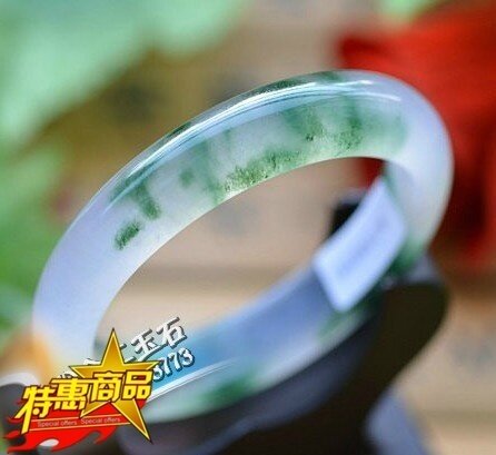 一拍卖会精品翡翠手镯冰种女款玉镯子