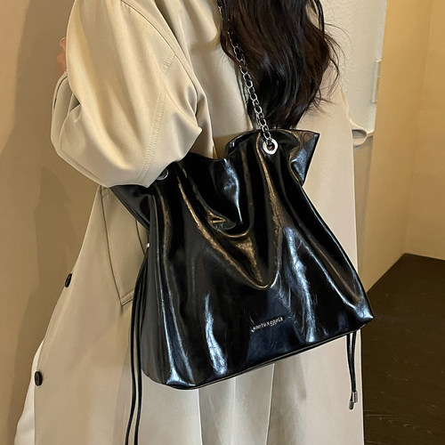 COOLE女包2026新款复古潮流纯色托特包休闲链条百搭通勤单肩包