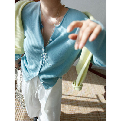 轻盈100%羊毛蓝色卷边针织开衫