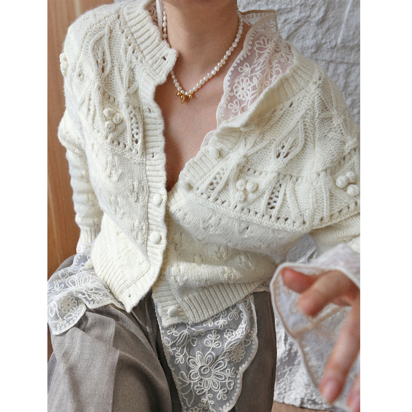 复古手工钩花加厚慵懒白色毛衣