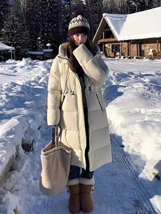 女生长款米白色修身休闲连帽防风袖口羽绒服外套轻薄泡芙加厚保暖