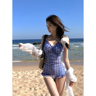 在逃公主新款 绝美纯欲辣妹遮肚显瘦小胸聚拢连体三角高级感泳衣女