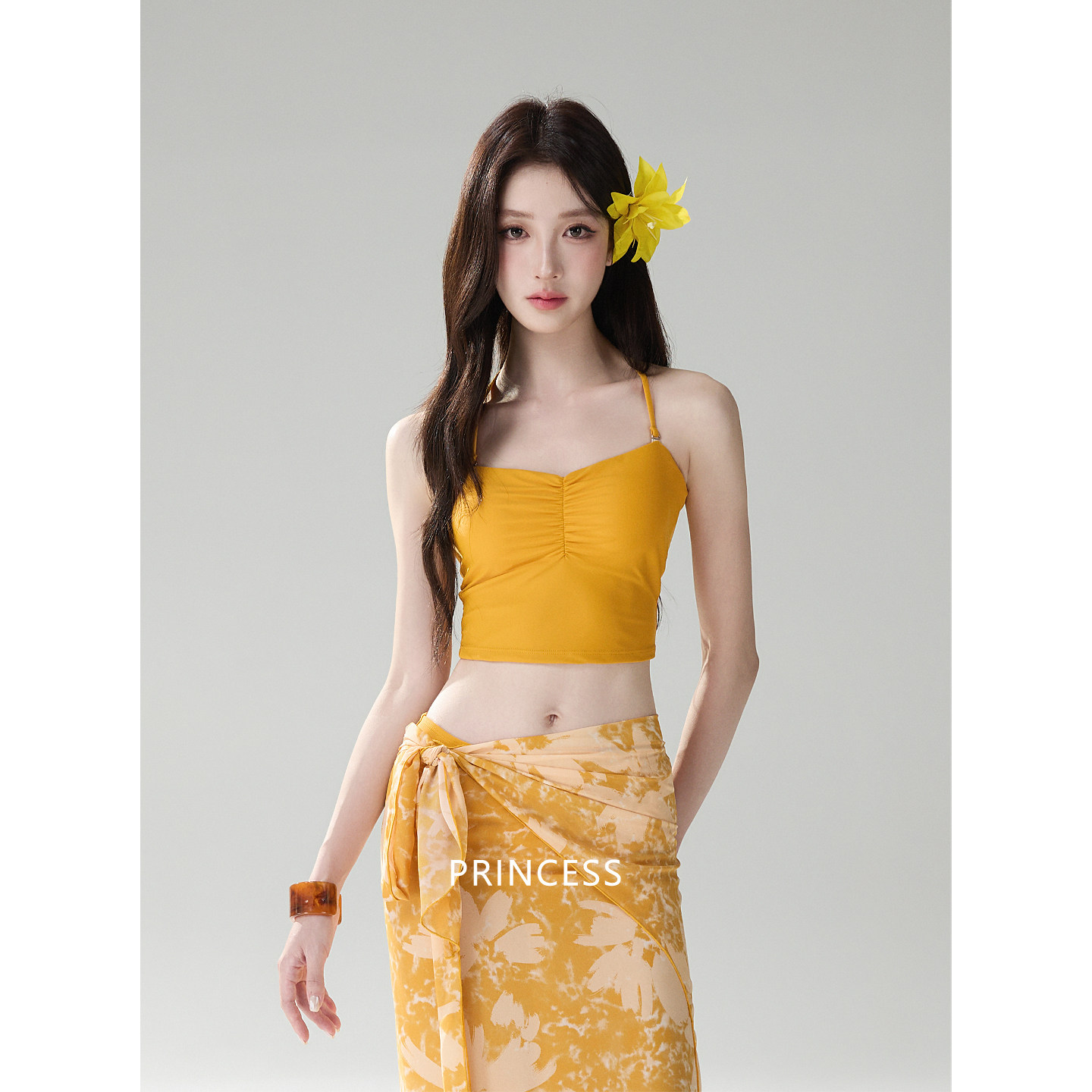 在逃公主泳衣女款2026新款高级感绝美黄色比基尼长裙泡温泉度假风图片