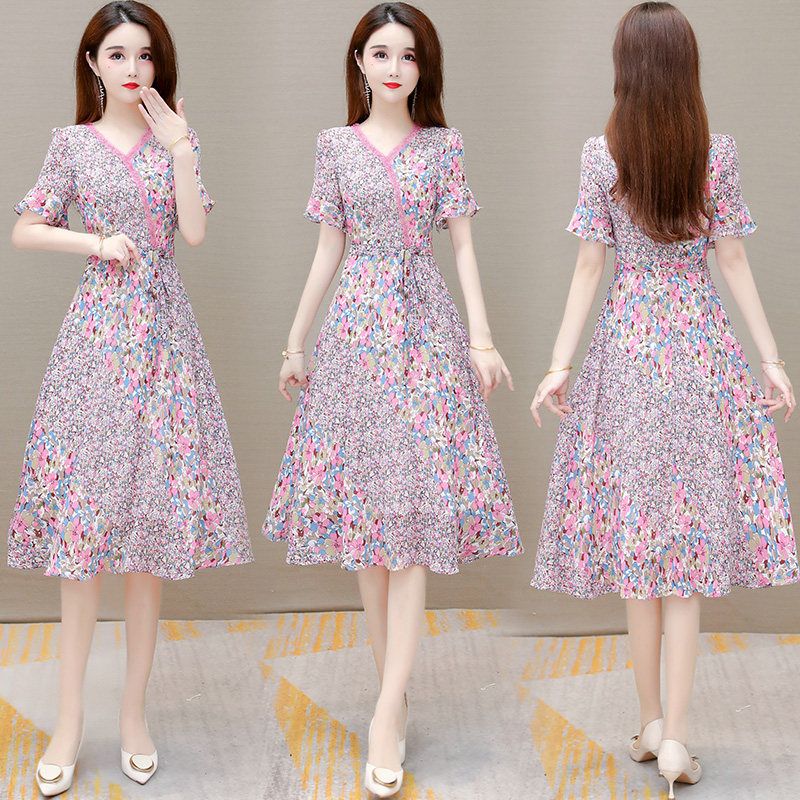 女式优雅2022新款夏季连衣裙复古风洋气小个子显瘦收腰显瘦裙子