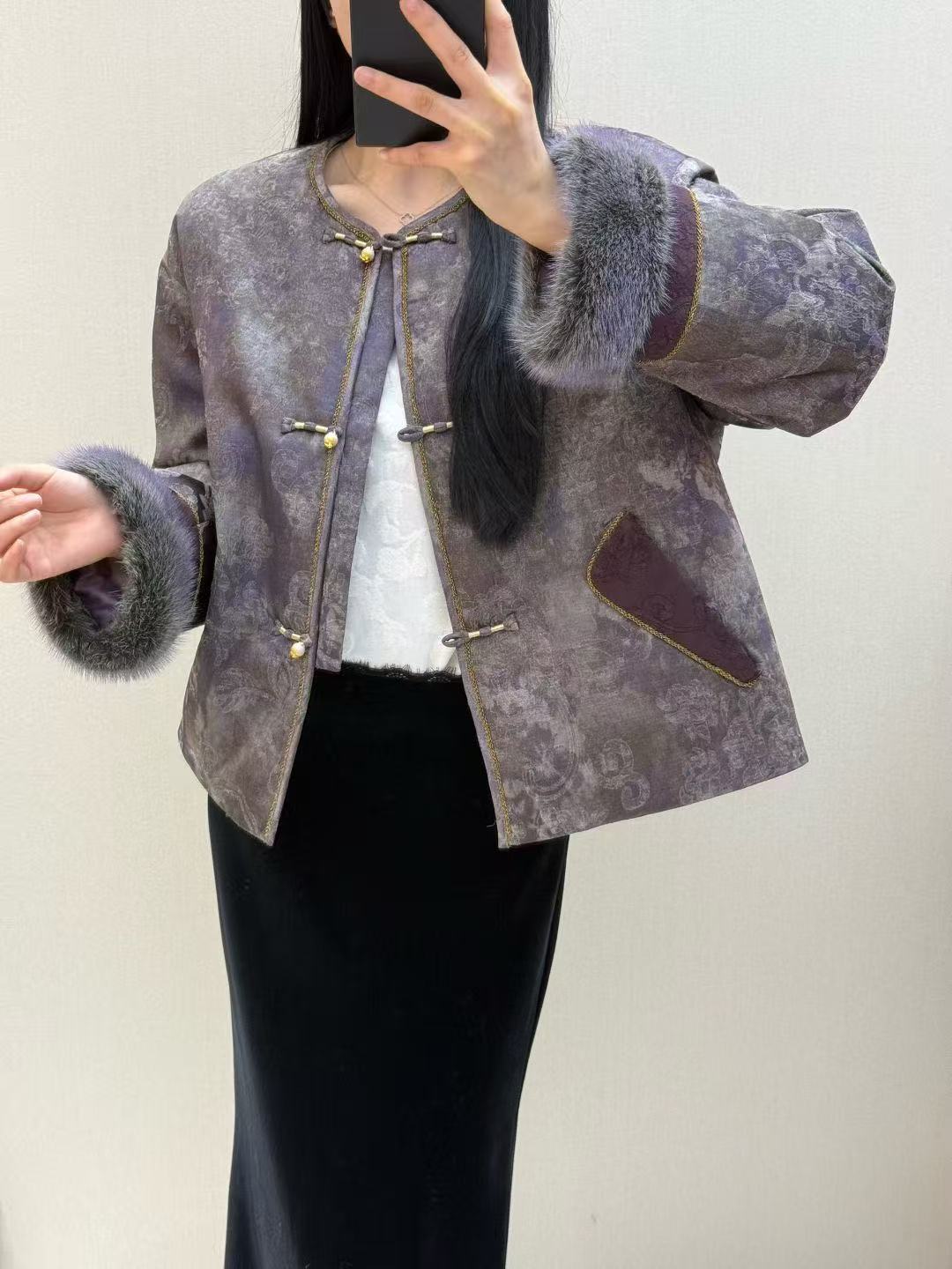 新中式复古刺绣轻奢提花袖口水貂羽绒服