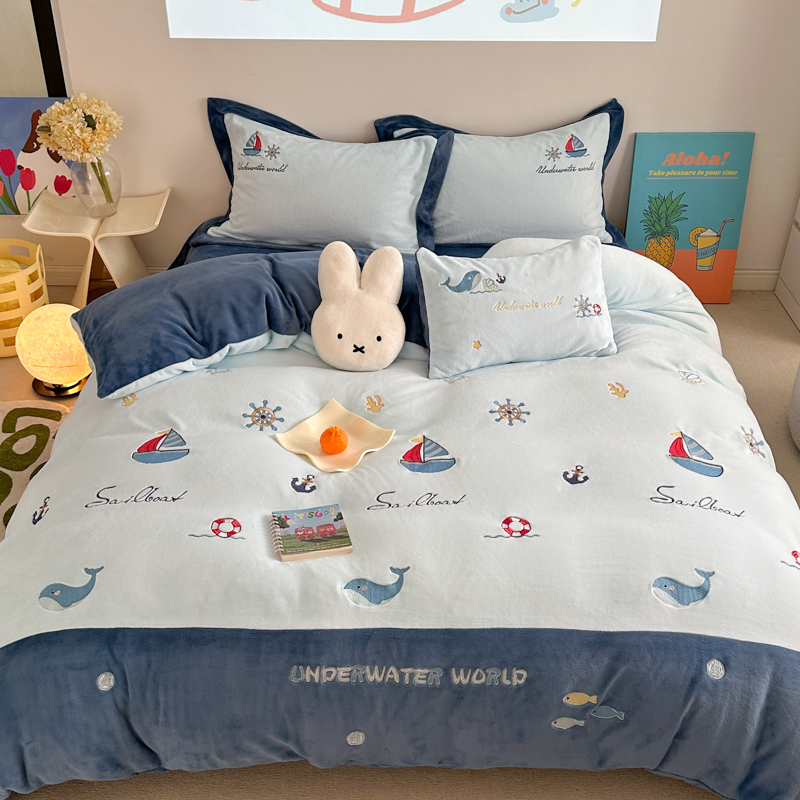 男孩冬季加厚保暖牛奶绒绣花四件套藏青儿童三件套短毛绒撞色床品