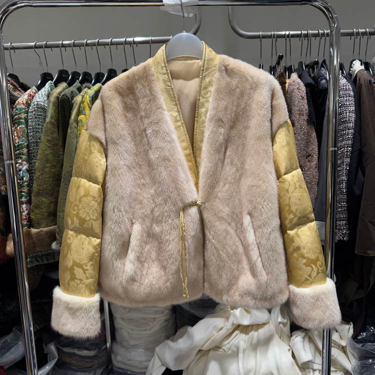 欧洲站V领轻奢皮草拼接鹅绒外套