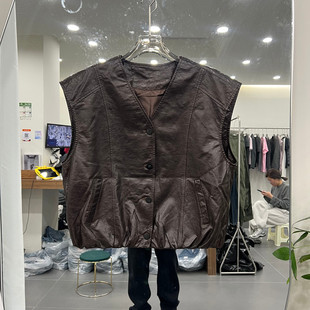 欧洲站2026春季新款时尚V领油蜡皮单排扣皮质马甲外套女款欧货