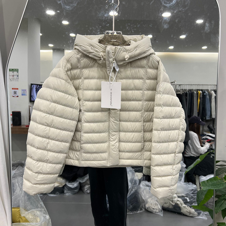 欧洲站立领连帽排骨鹅绒外套女款