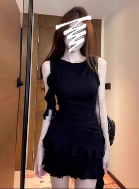 韩系纯欲风黑色紧身背心上